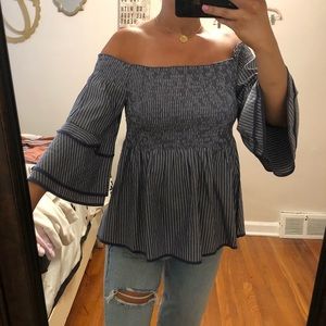AMERICAN EAGLE off the shoulder top